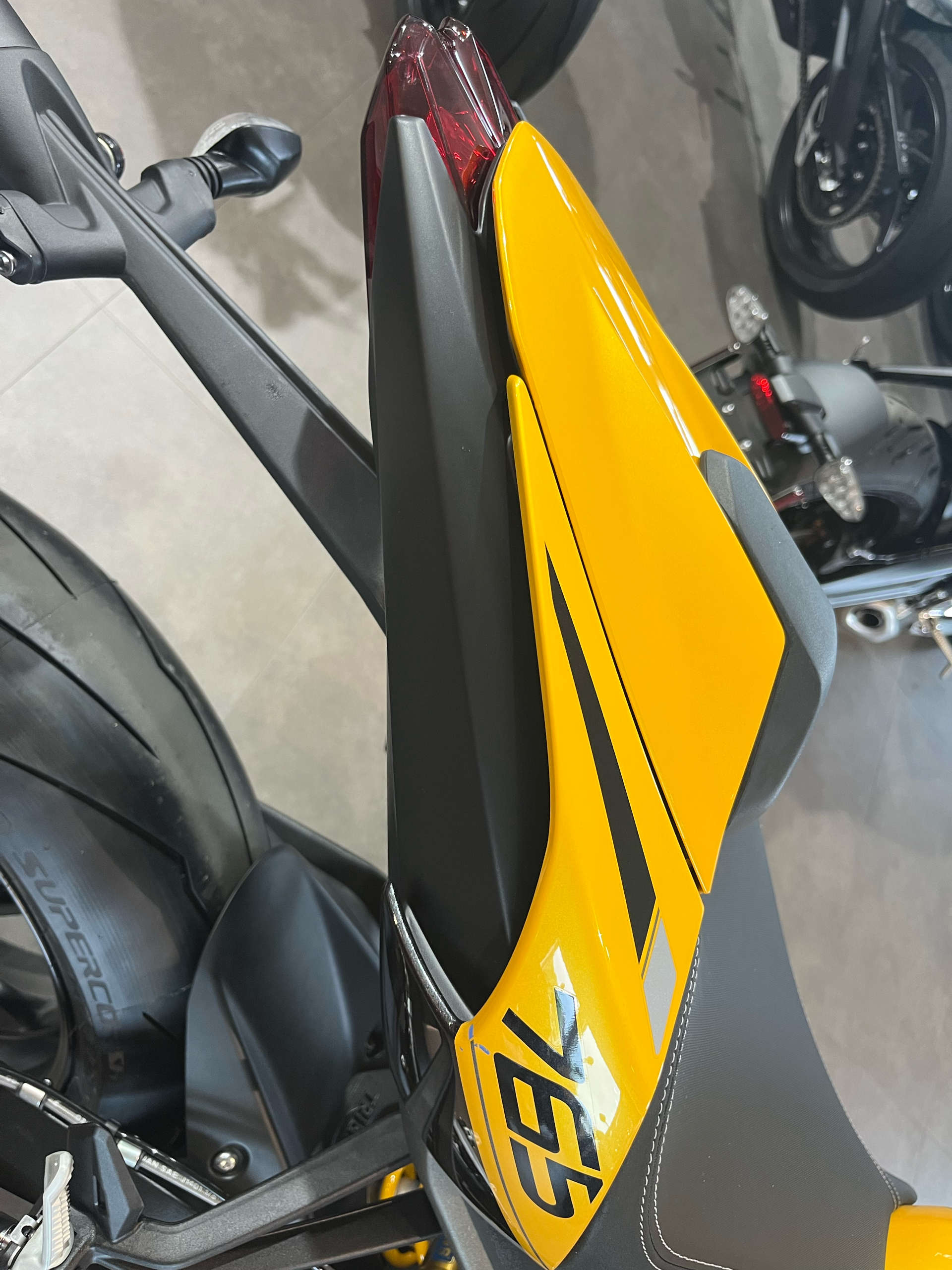 2025 Triumph Street Triple 765 RS in Belle Plaine, Minnesota - Photo 9
