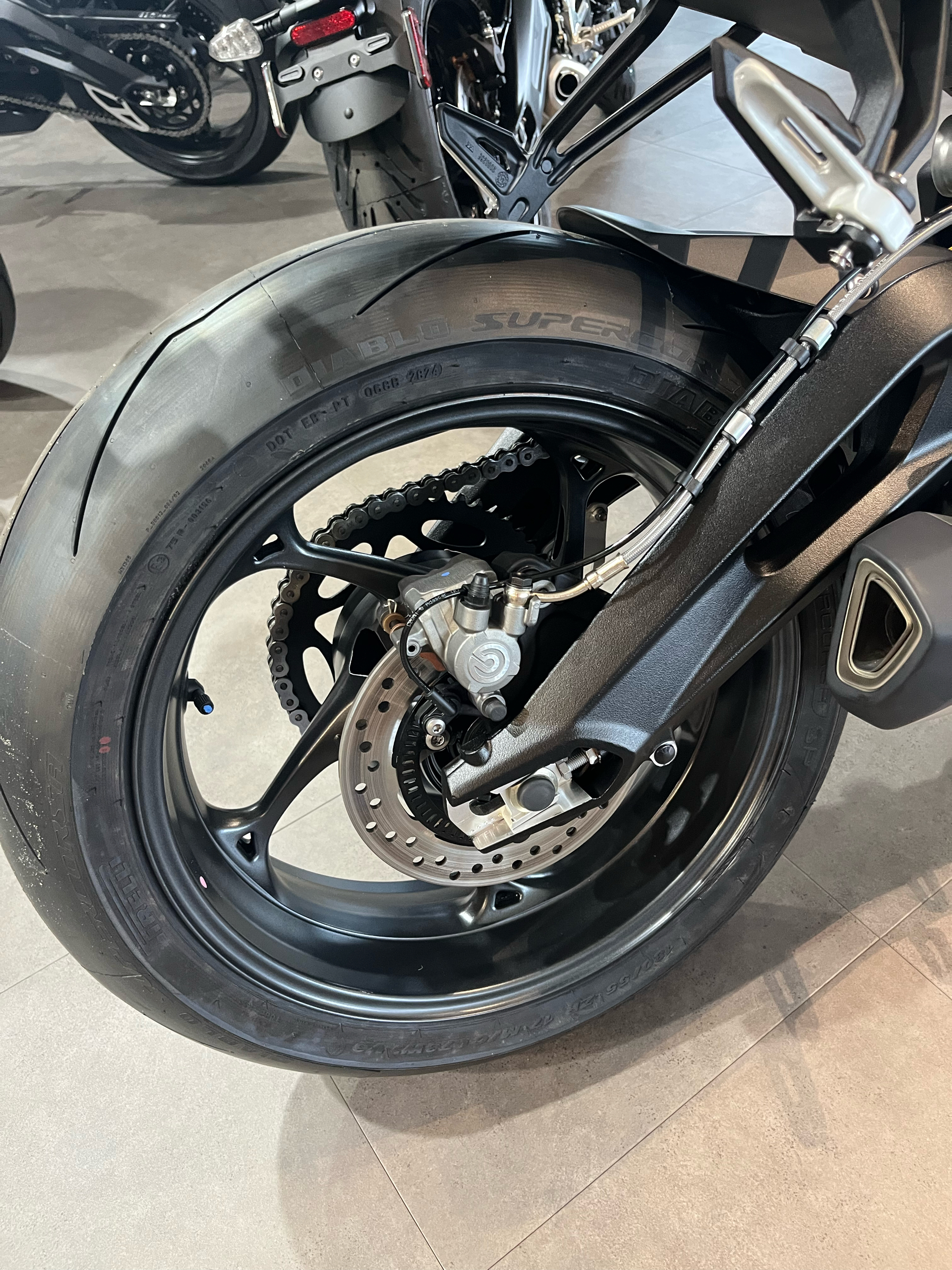 2025 Triumph Street Triple 765 RS in Belle Plaine, Minnesota - Photo 11