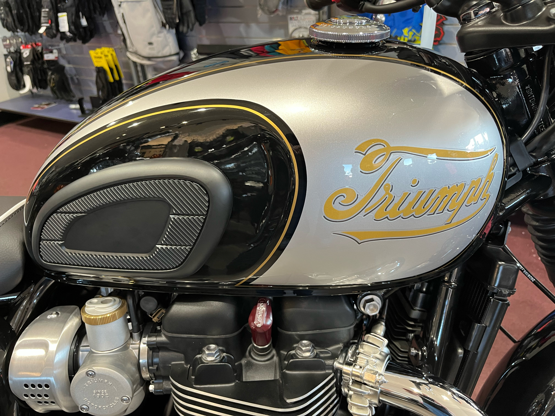 2025 Triumph Bonneville T120 in Belle Plaine, Minnesota - Photo 2