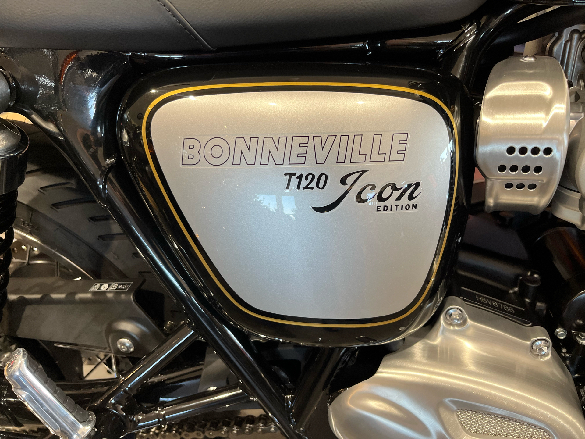 2025 Triumph Bonneville T120 in Belle Plaine, Minnesota - Photo 3