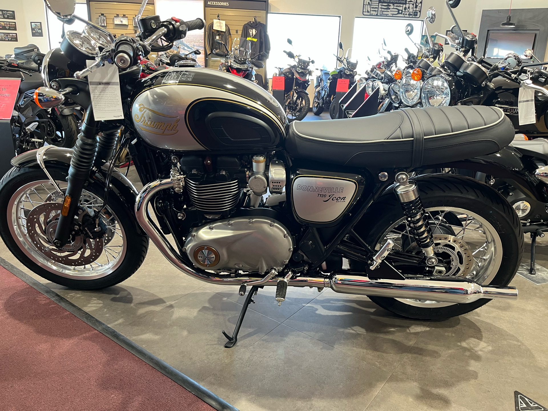 2025 Triumph Bonneville T120 in Belle Plaine, Minnesota - Photo 6