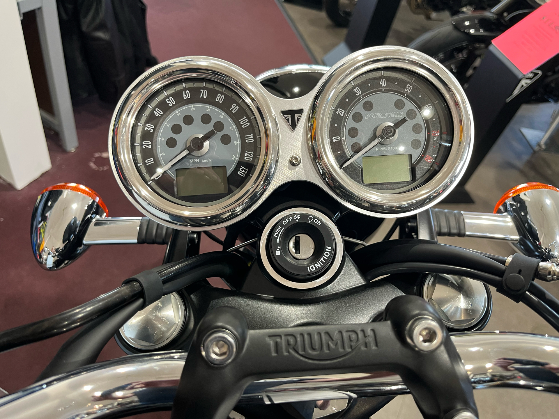 2025 Triumph Bonneville T120 in Belle Plaine, Minnesota - Photo 8