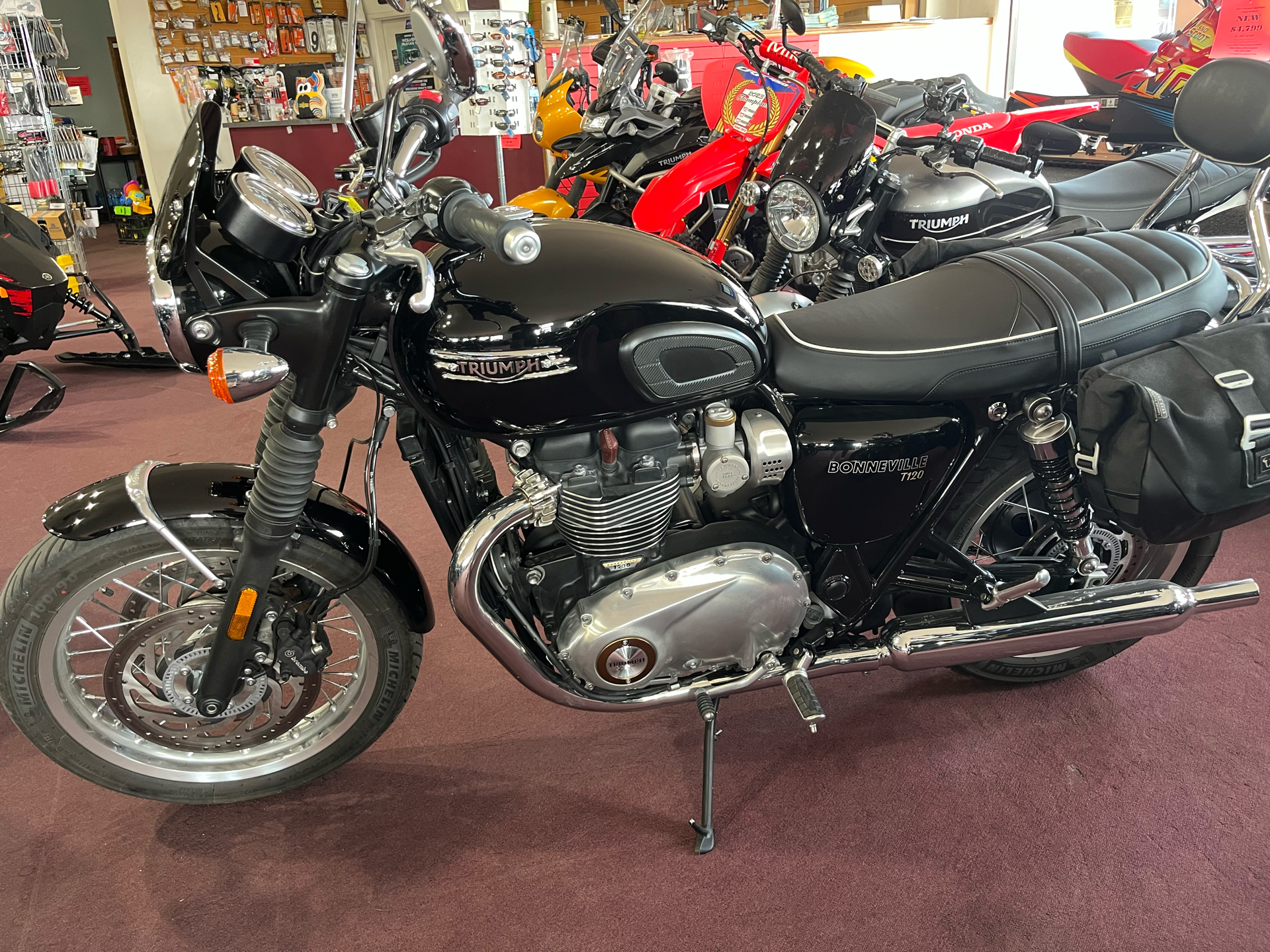 2023 Triumph Bonneville T120 in Belle Plaine, Minnesota - Photo 3