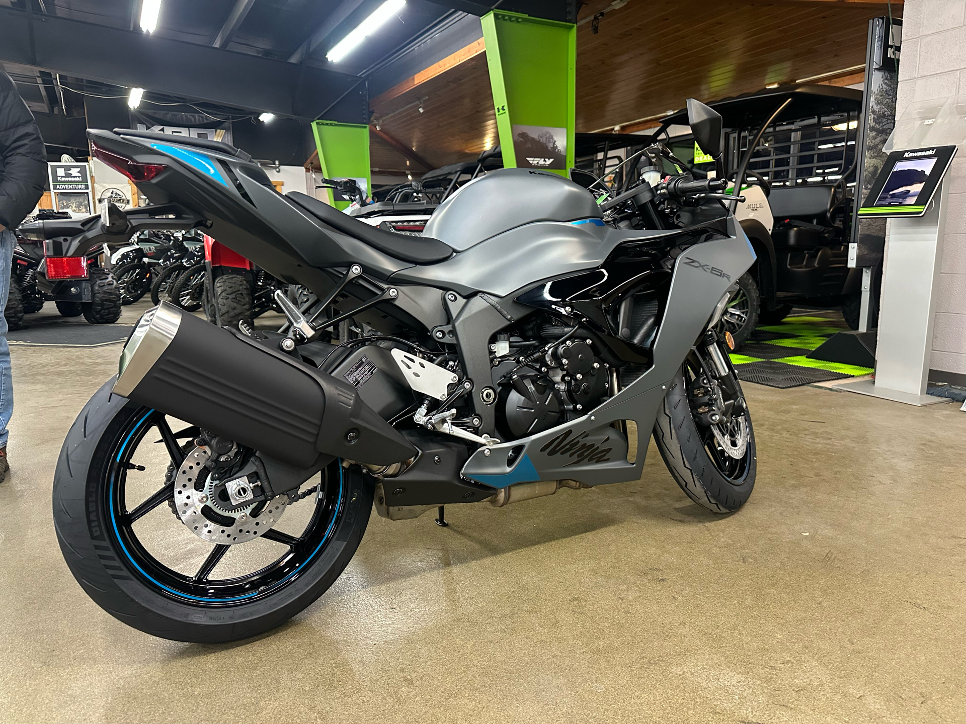 New 2025 Kawasaki Ninja ZX-6R Metallic Matte Dark Gray
