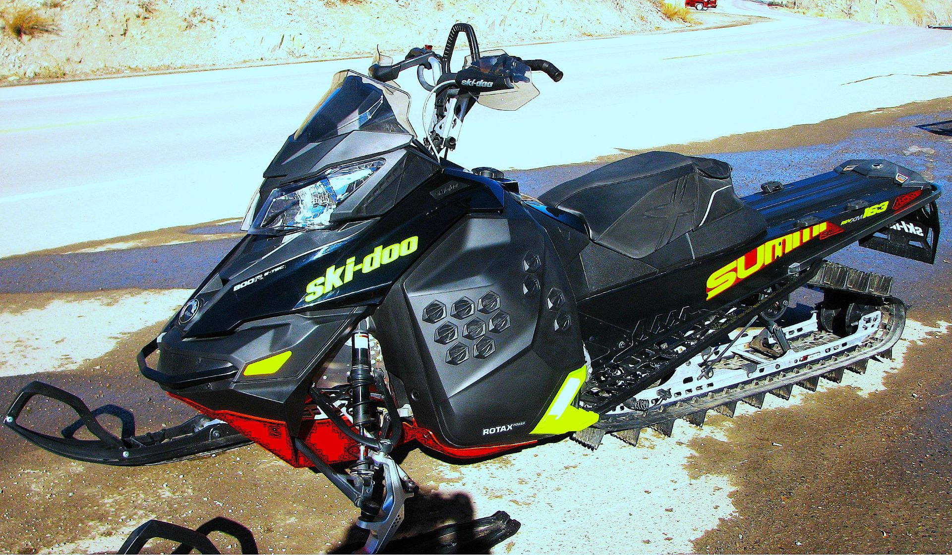 2015 Summit® X® 163 800R E-TEC®, PowderMax 3.0"