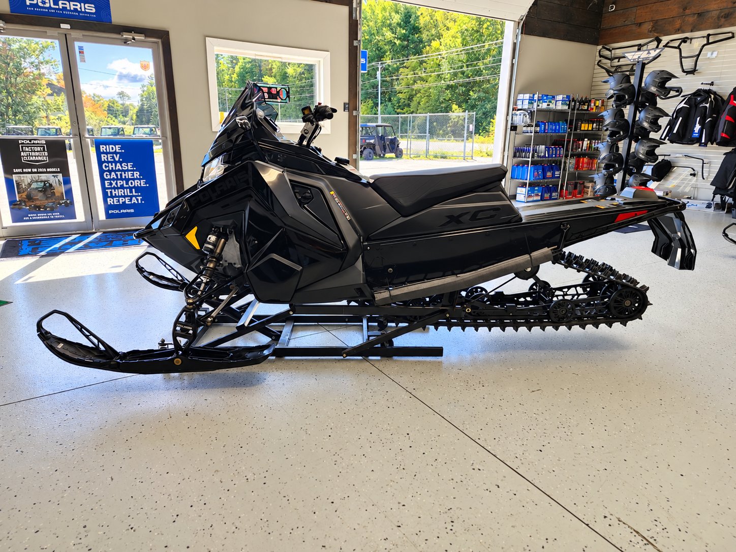 2027 Polaris 850 Switchback XC 146 Gloss Black 1.6 ES 2