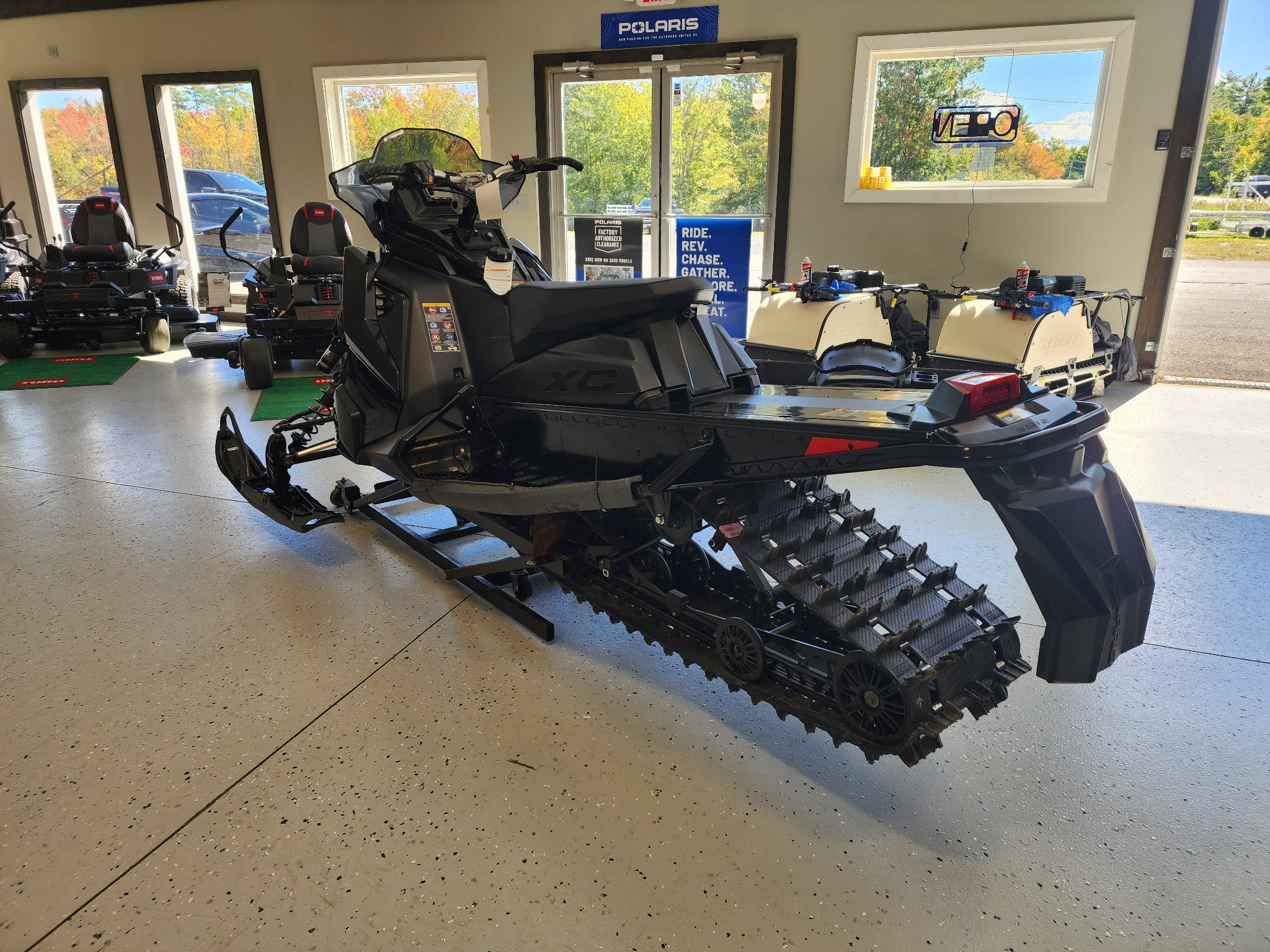 2027 Polaris 850 Switchback XC 146 Gloss Black 1.6 ES 3