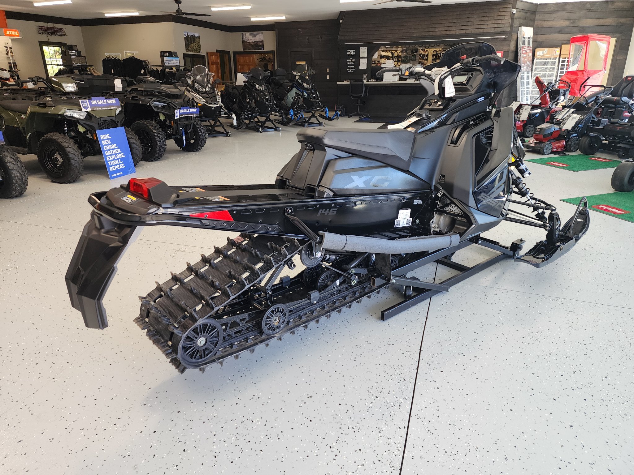 2027 Polaris 850 Switchback XC 146 Gloss Black 1.6 ES 4
