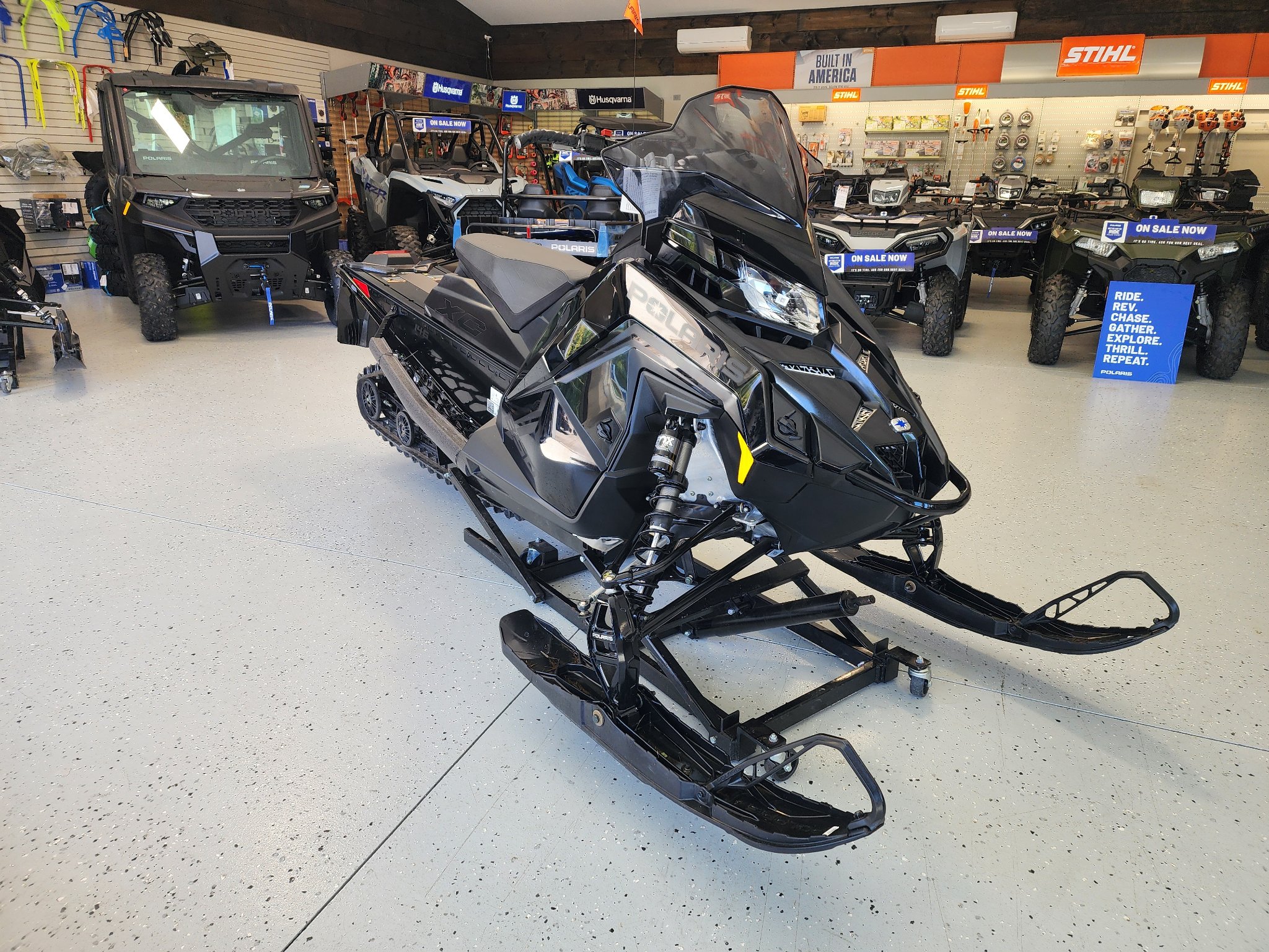 2027 Polaris 850 Switchback XC 146 Gloss Black 1.6 ES 6