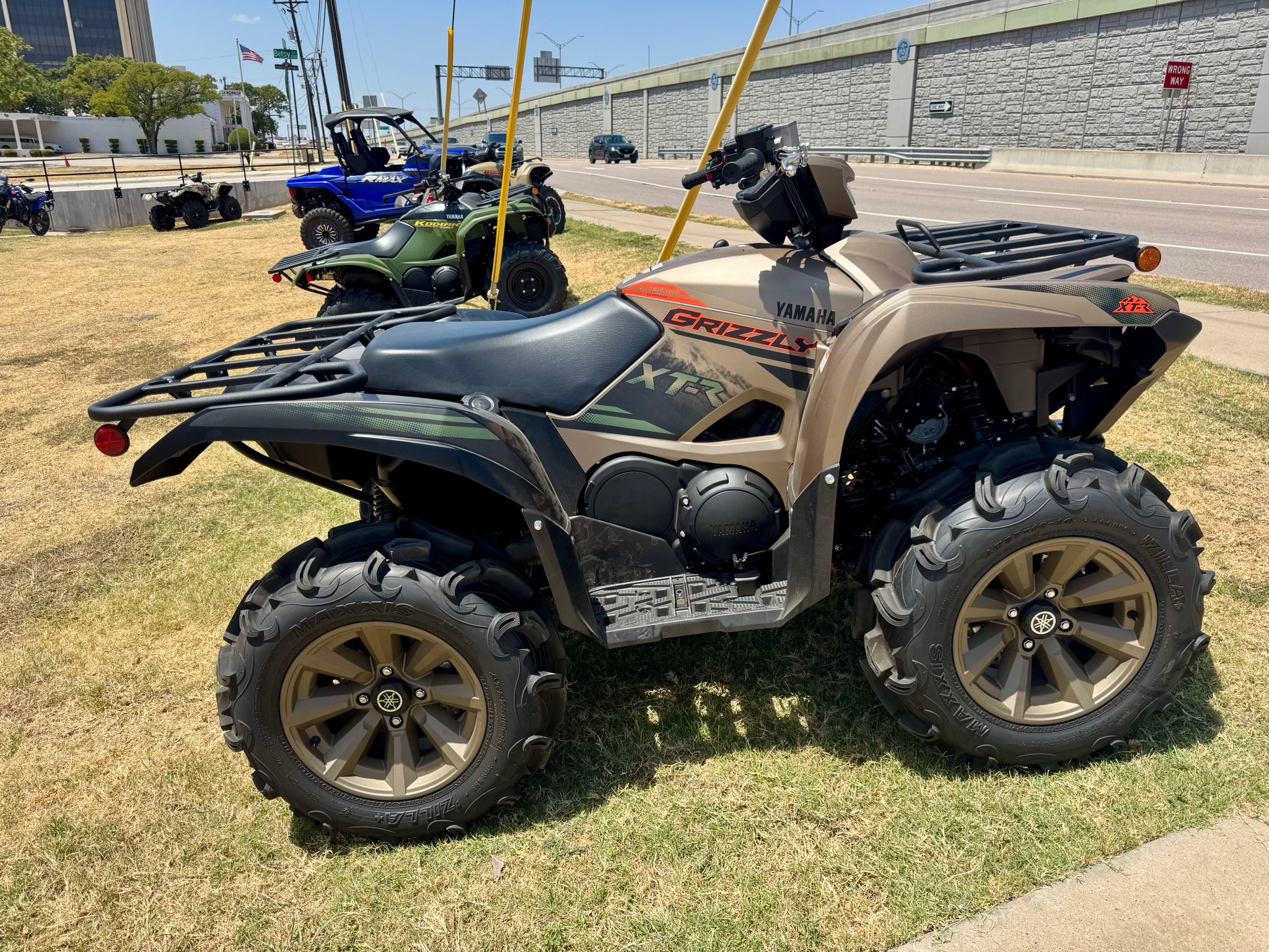 2027 Yamaha Grizzly EPS XT-R 1