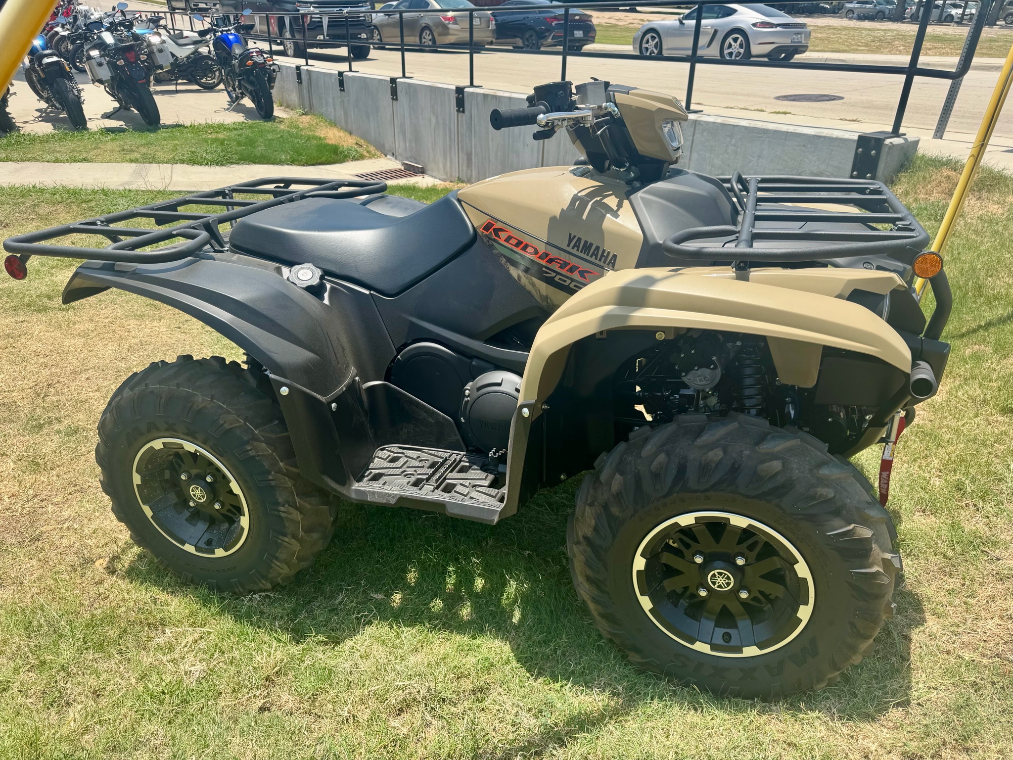 2027 Kodiak 700 EPS XT-R