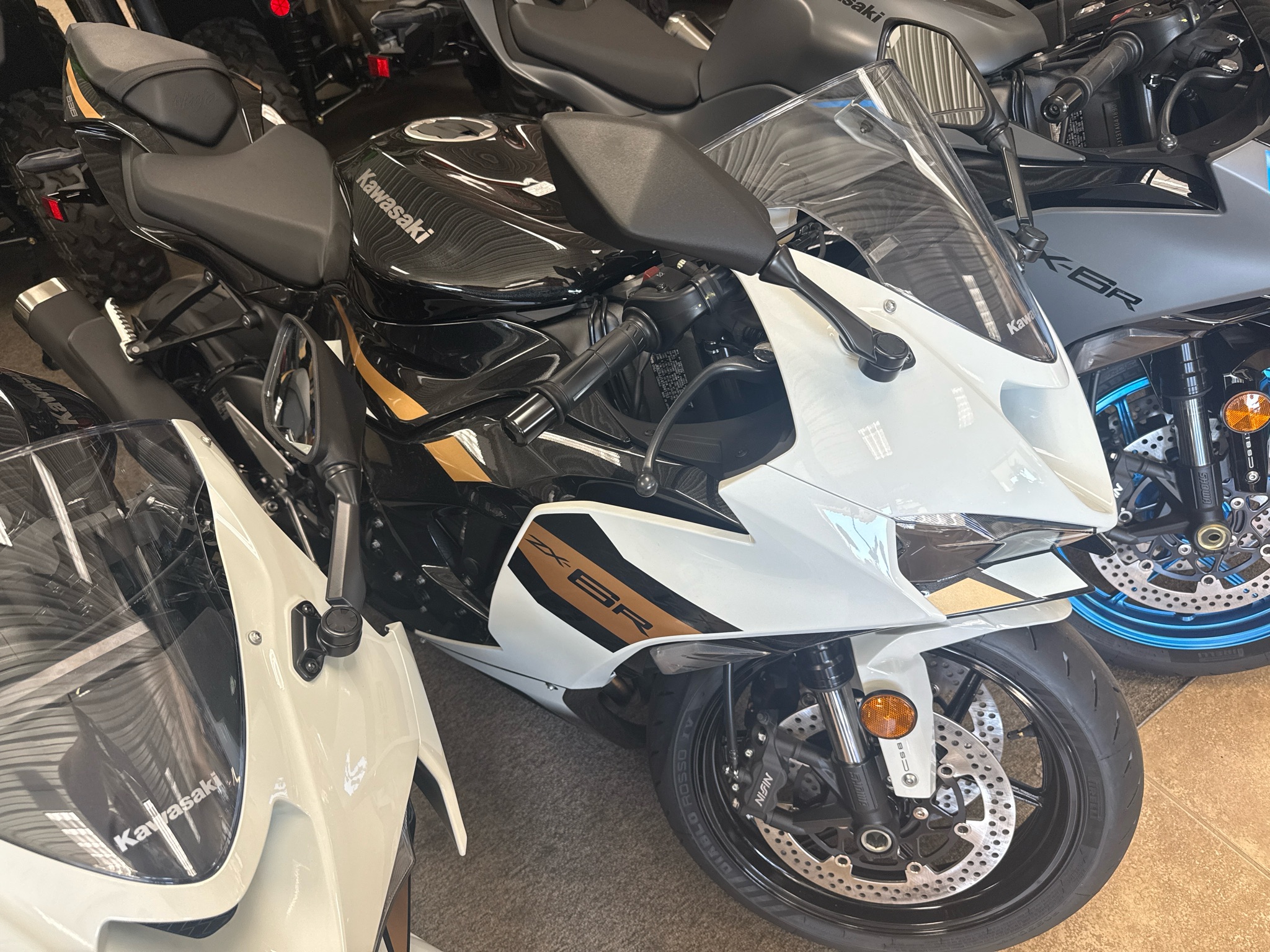 2026 Kawasaki Ninja® ZX-6R ABS 1