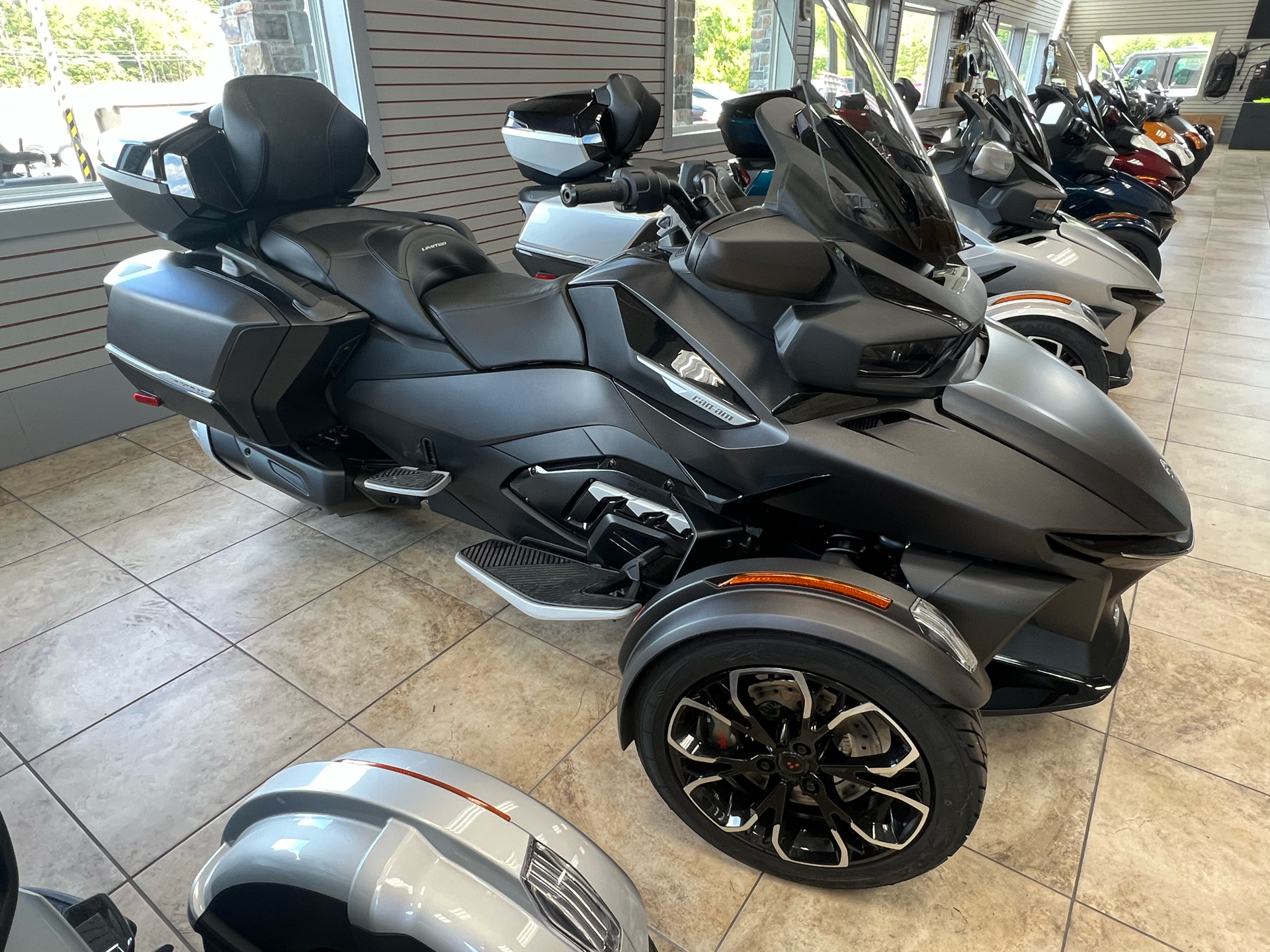 New 2024 Can-Am Spyder RT Limited Carbon Black Platinum