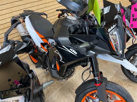 2024 KTM 890 SMT