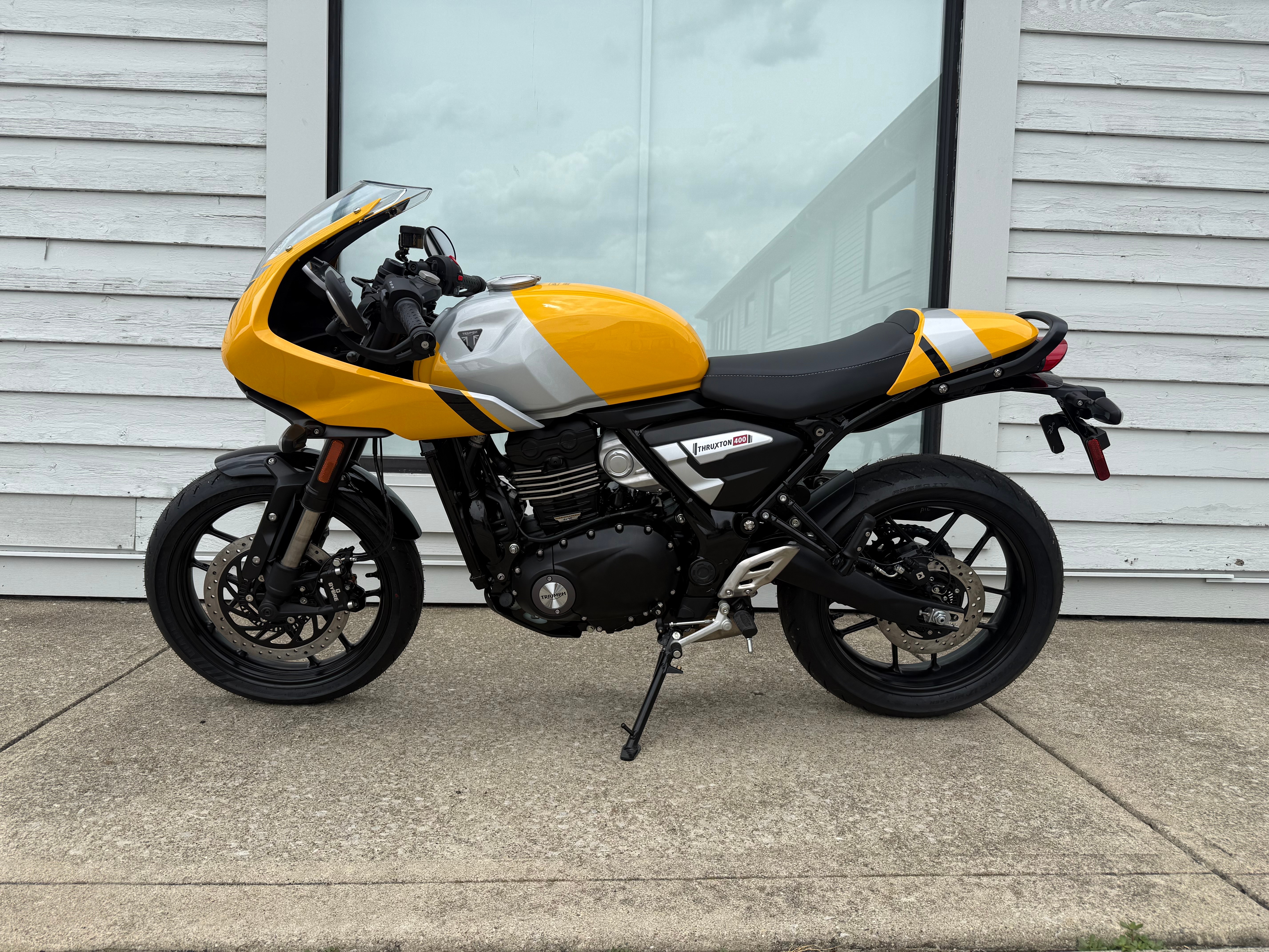 2026 Triumph Thruxton 400 2