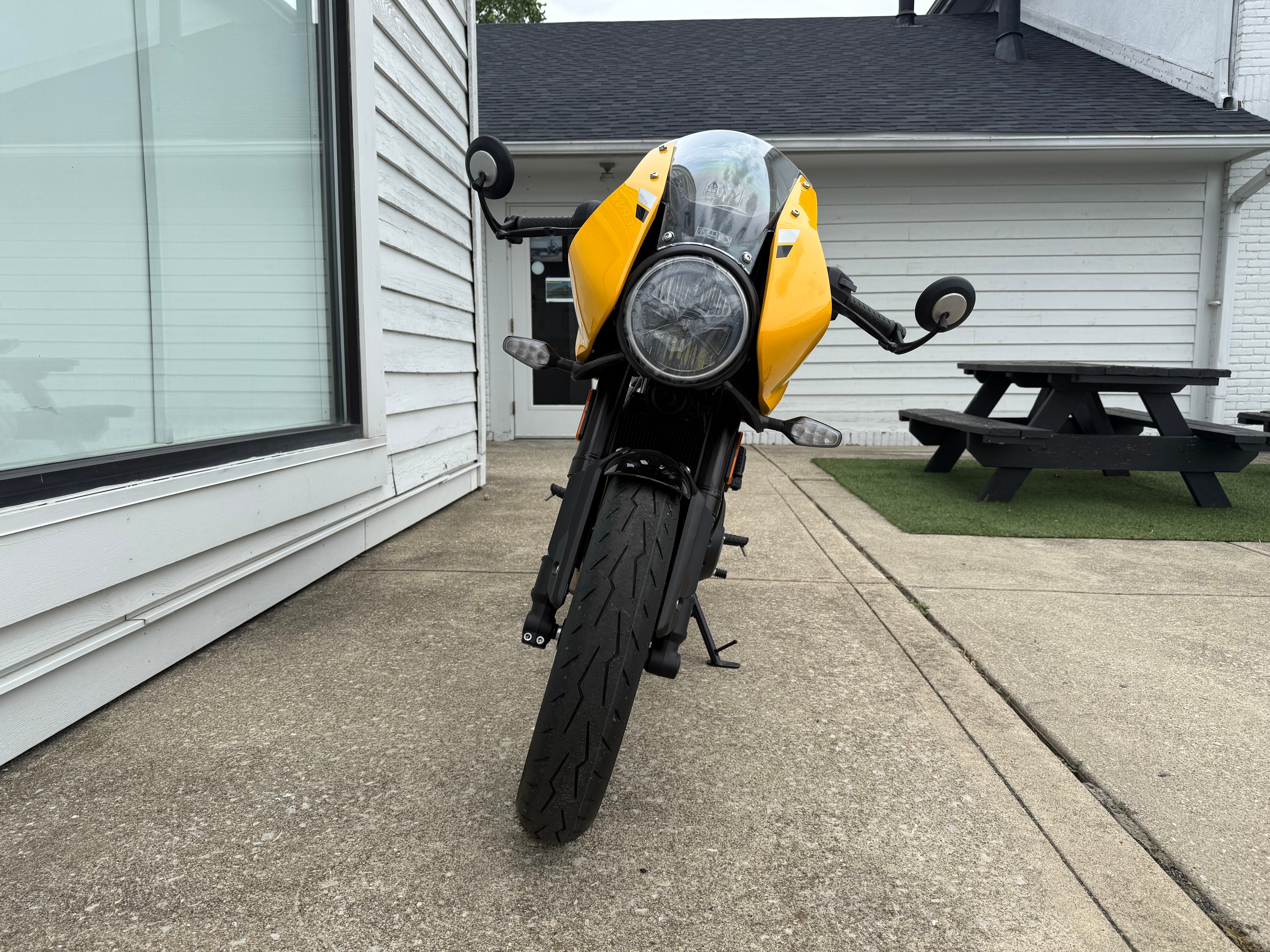 2026 Triumph Thruxton 400 4