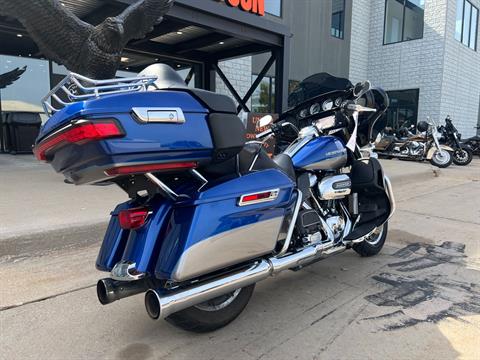 2017 Harley-Davidson Ultra Limited in Dubuque, Iowa - Photo 2