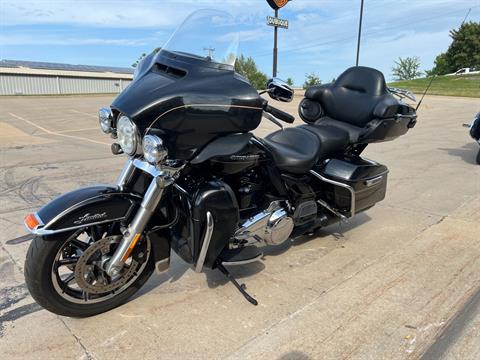 2017 Harley-Davidson Ultra Limited in Dubuque, Iowa - Photo 6