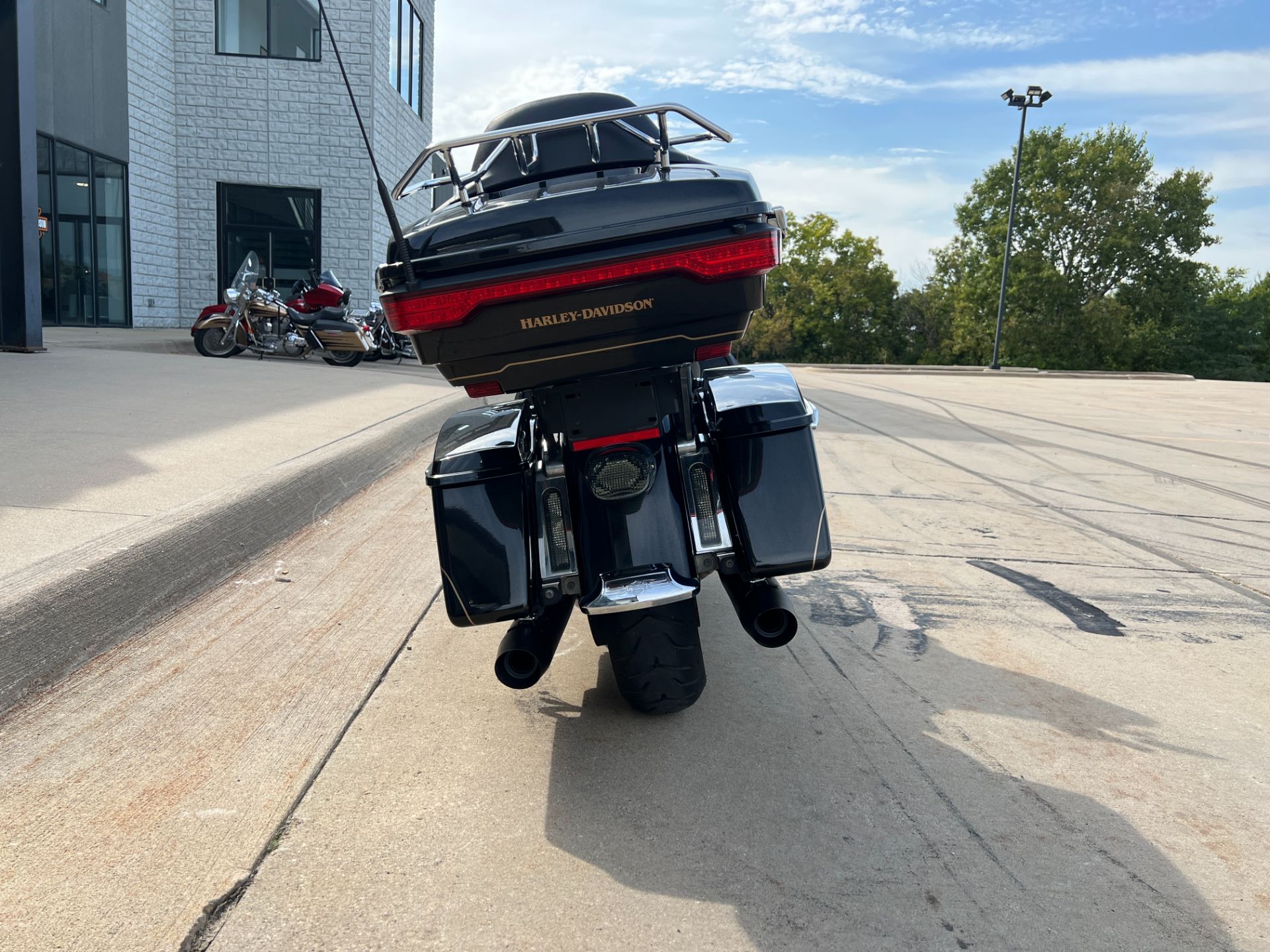 2017 Harley-Davidson Ultra Limited in Dubuque, Iowa - Photo 3