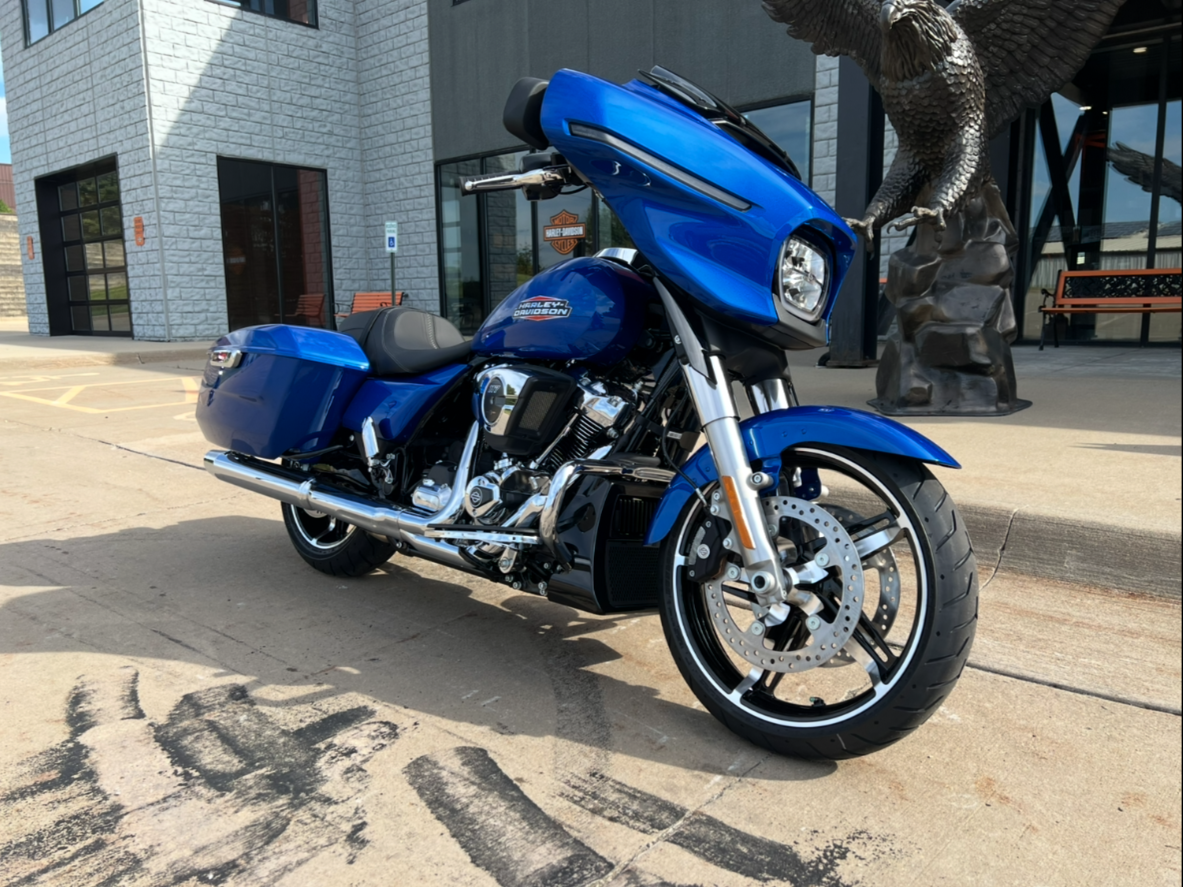 2025 Harley-Davidson Street Glide® in Dubuque, Iowa - Photo 11