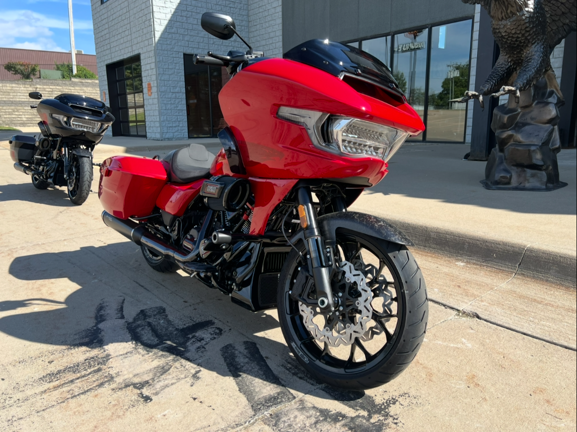 2025 Harley-Davidson CVO™ Road Glide® ST in Dubuque, Iowa - Photo 11