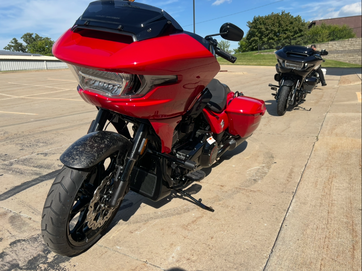 2025 Harley-Davidson CVO™ Road Glide® ST in Dubuque, Iowa - Photo 8
