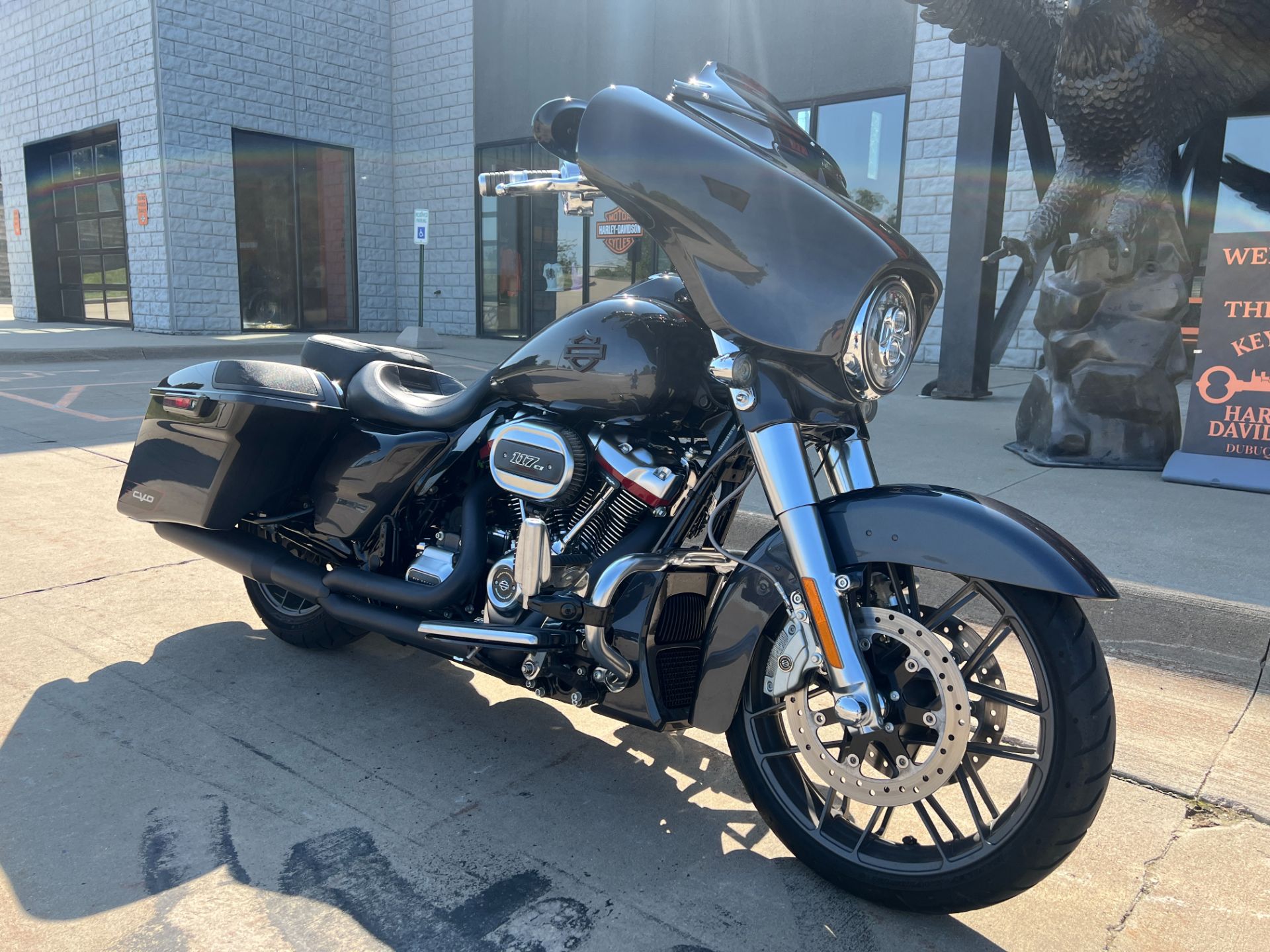 2020 Harley-Davidson CVO™ Street Glide® in Dubuque, Iowa - Photo 11
