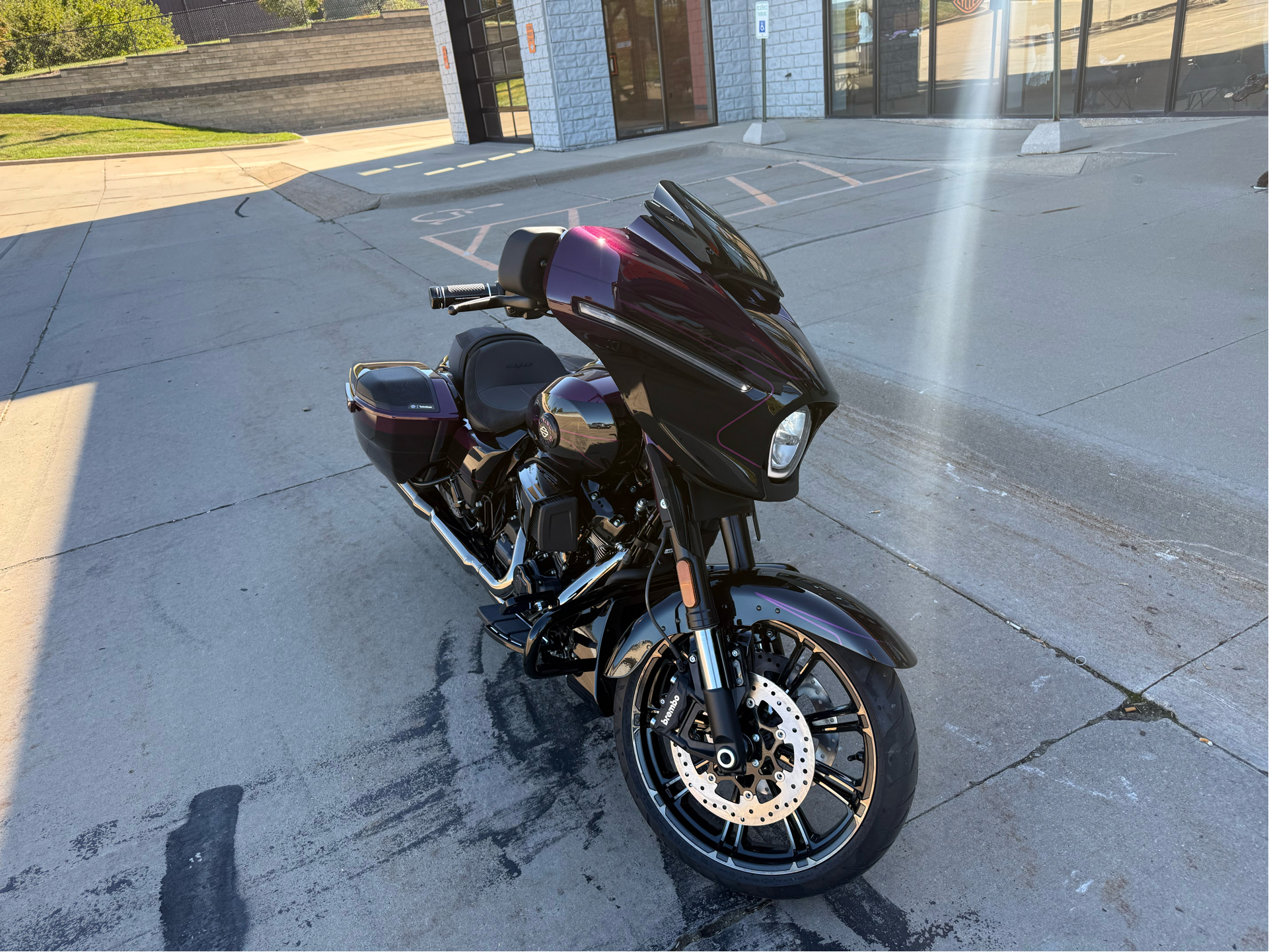 2025 Harley-Davidson CVO™ Street Glide® in Dubuque, Iowa - Photo 8