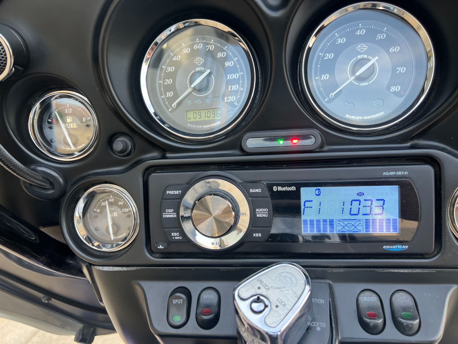 2010 Harley-Davidson Electra Glide® Ultra Limited in Dubuque, Iowa - Photo 16