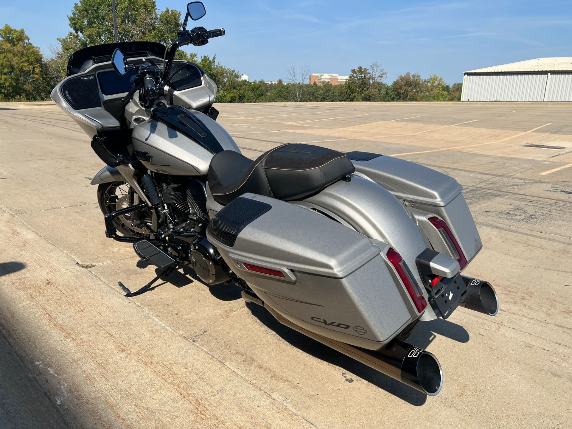 2023 Harley-Davidson CVO™ Road Glide® in Dubuque, Iowa - Photo 5