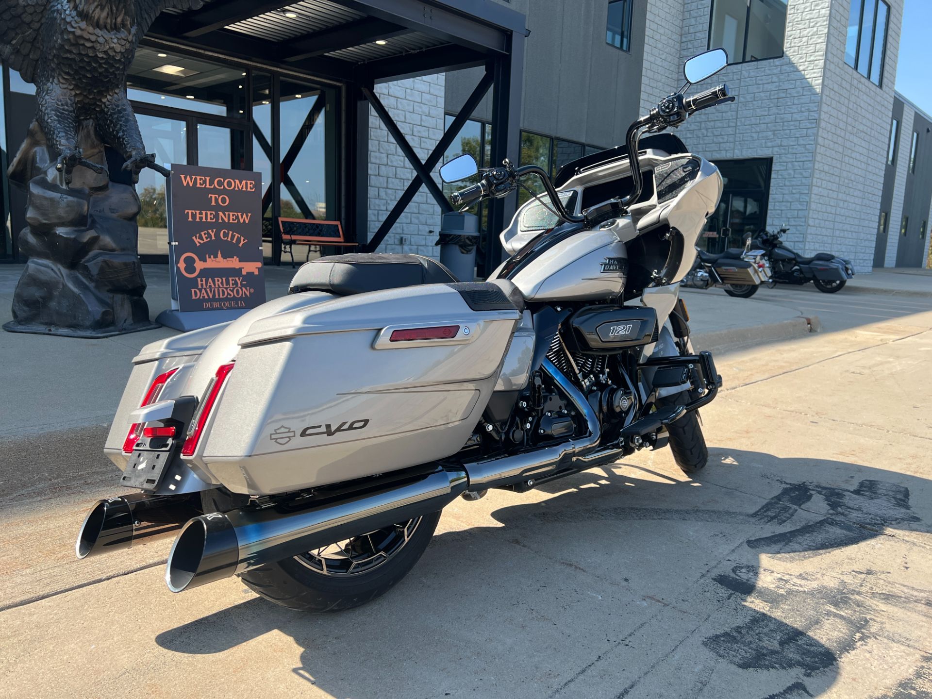 2023 Harley-Davidson CVO™ Road Glide® in Dubuque, Iowa - Photo 2