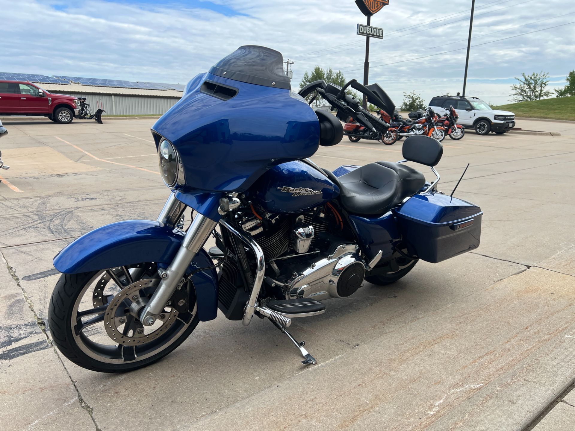 2017 Harley-Davidson Street Glide® Special in Dubuque, Iowa - Photo 6