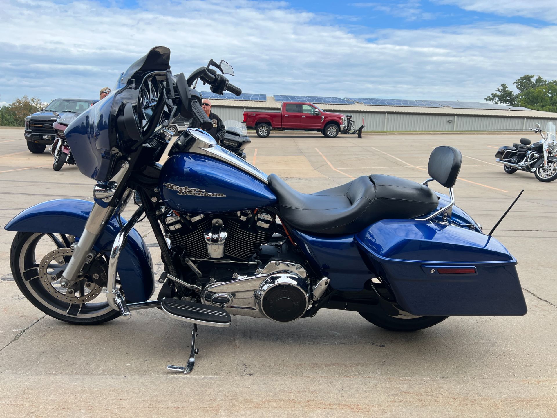 2017 Harley-Davidson Street Glide® Special in Dubuque, Iowa - Photo 5
