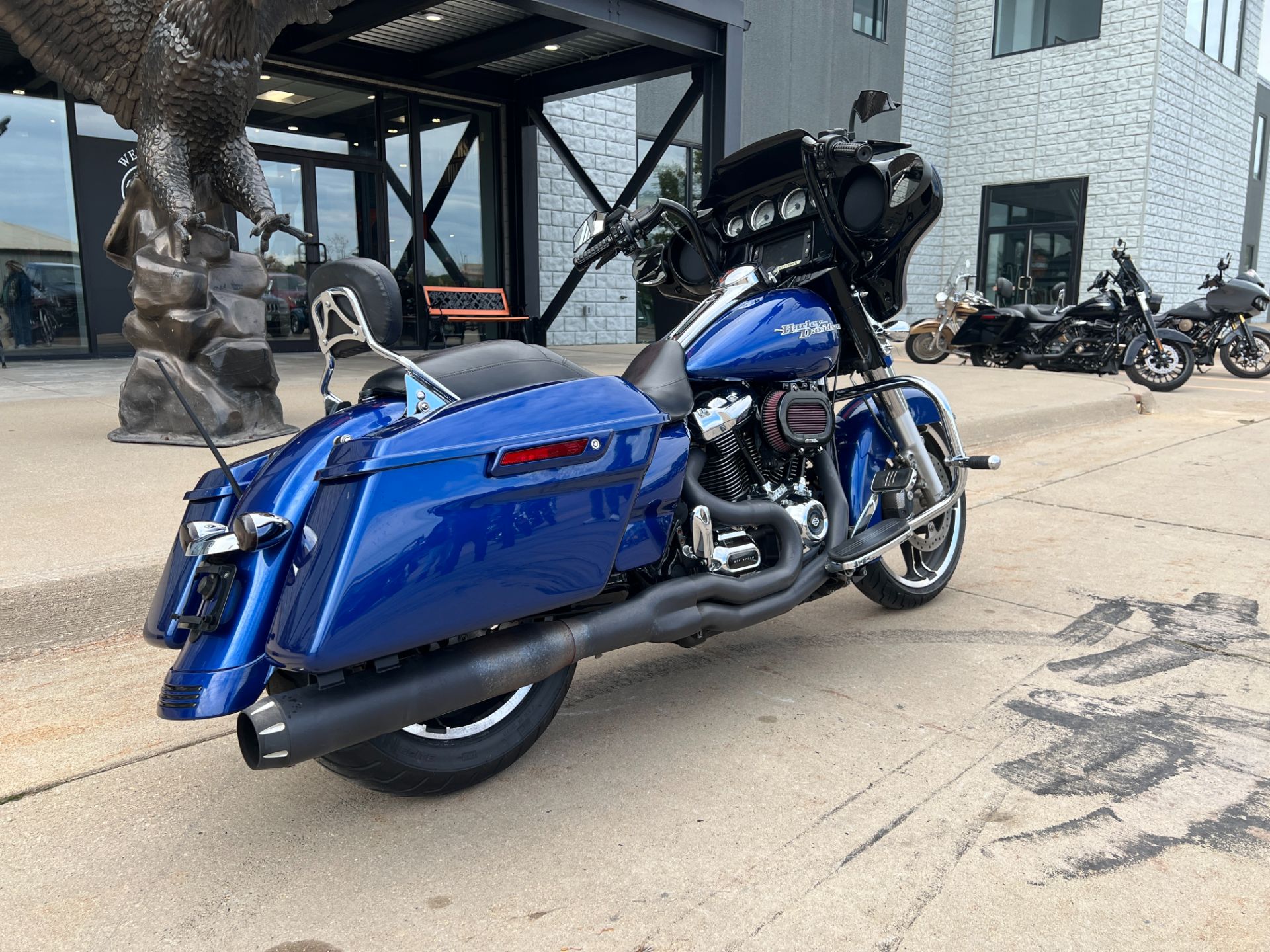 2017 Harley-Davidson Street Glide® Special in Dubuque, Iowa - Photo 2
