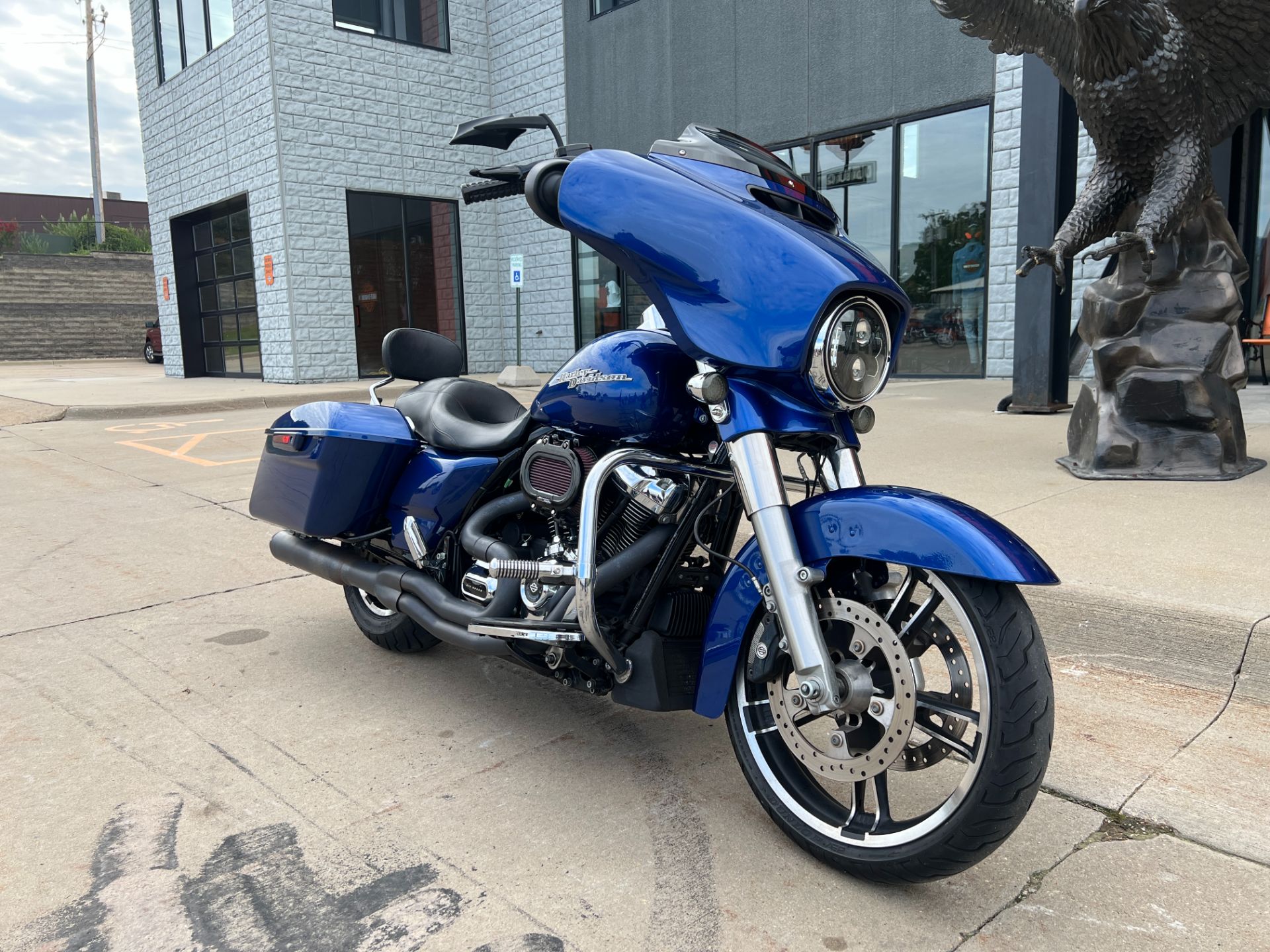 2017 Harley-Davidson Street Glide® Special in Dubuque, Iowa - Photo 8