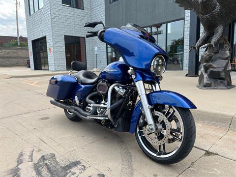 2017 Harley-Davidson Street Glide® Special in Dubuque, Iowa - Photo 8