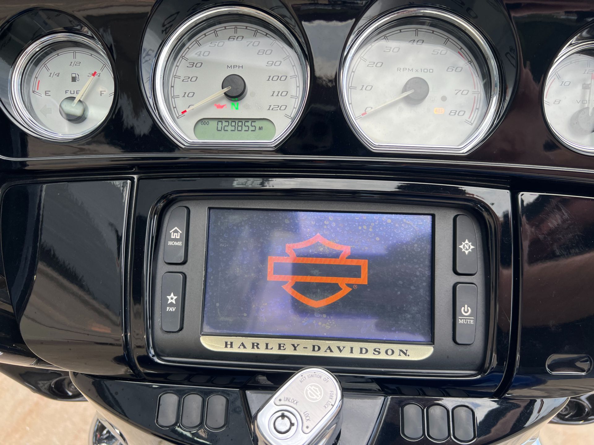 2017 Harley-Davidson Street Glide® Special in Dubuque, Iowa - Photo 9