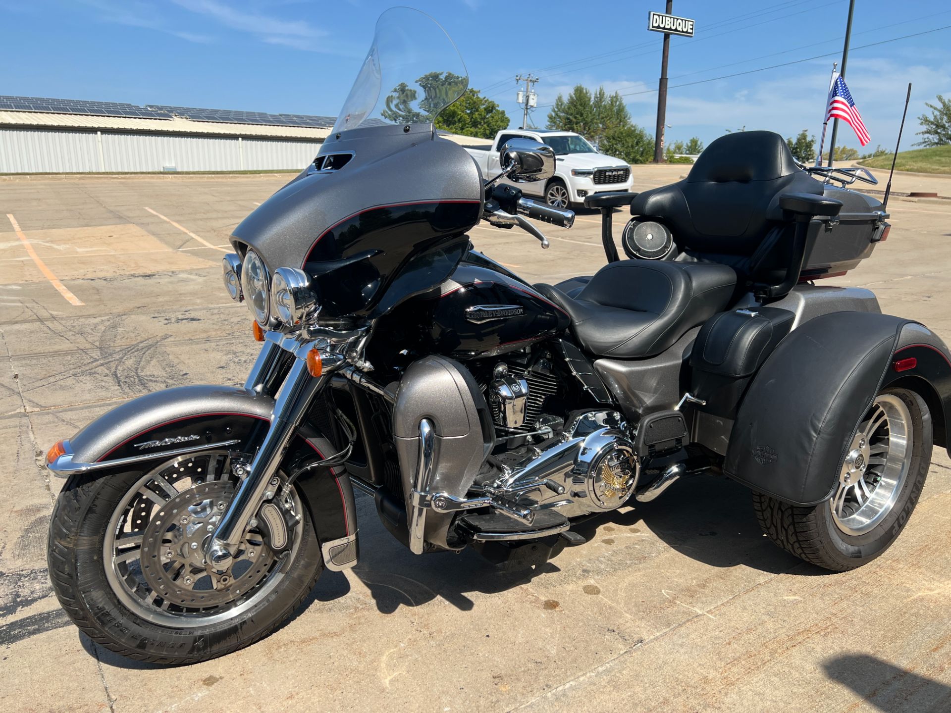 2017 Harley-Davidson Tri Glide® Ultra in Dubuque, Iowa - Photo 6
