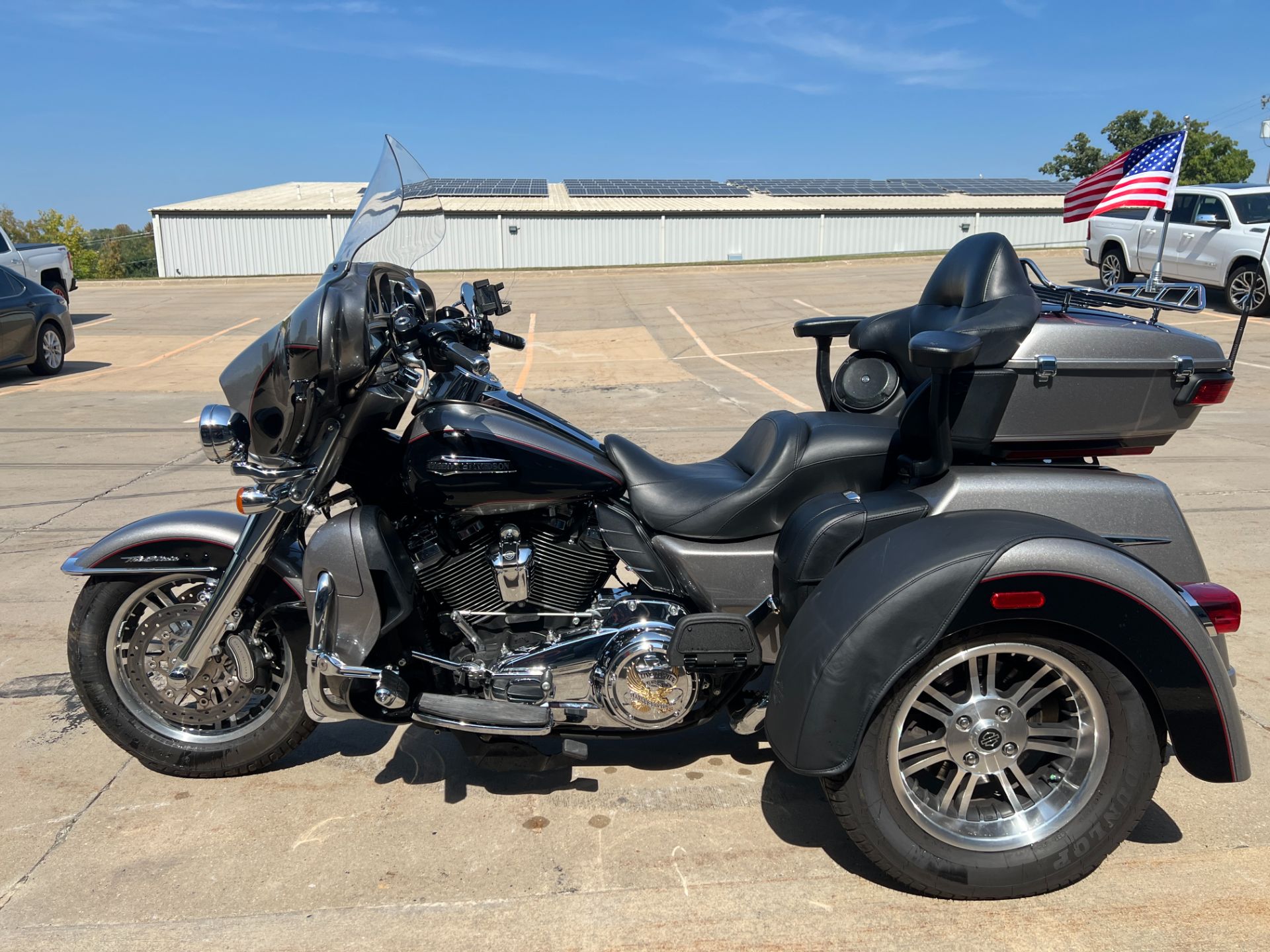 2017 Harley-Davidson Tri Glide® Ultra in Dubuque, Iowa - Photo 5