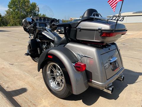 2017 Harley-Davidson Tri Glide® Ultra in Dubuque, Iowa - Photo 4