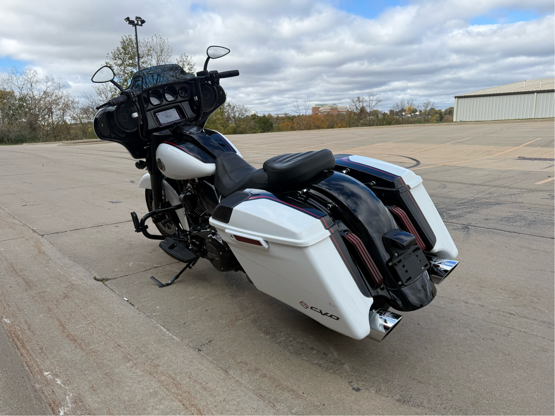 2021 Harley-Davidson CVO™ Street Glide® in Dubuque, Iowa - Photo 4