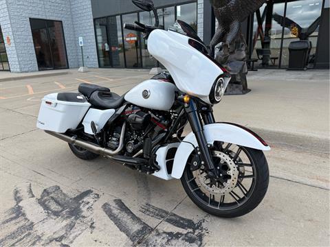 2021 Harley-Davidson CVO™ Street Glide® in Dubuque, Iowa - Photo 8