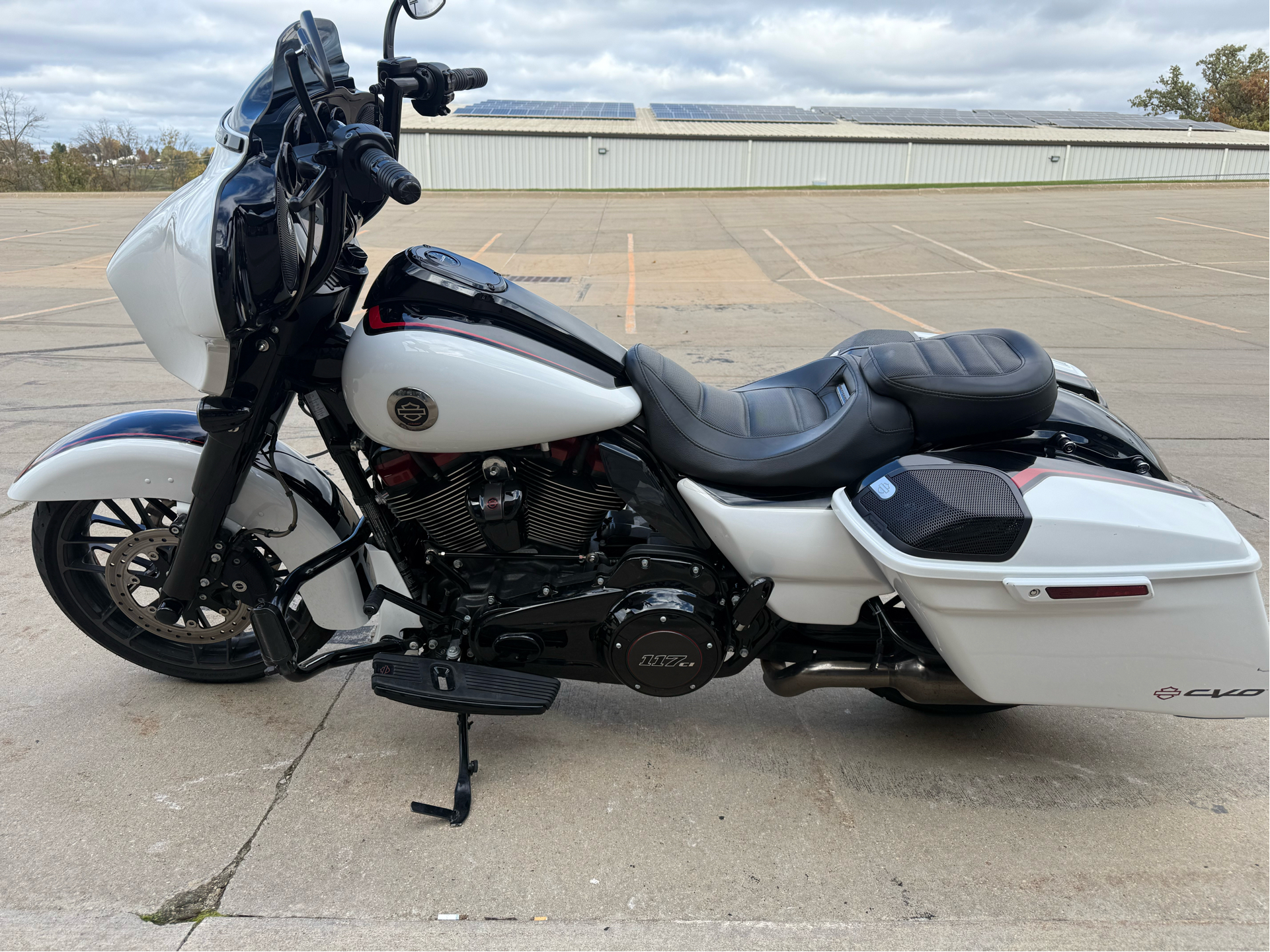 2021 Harley-Davidson CVO™ Street Glide® in Dubuque, Iowa - Photo 5