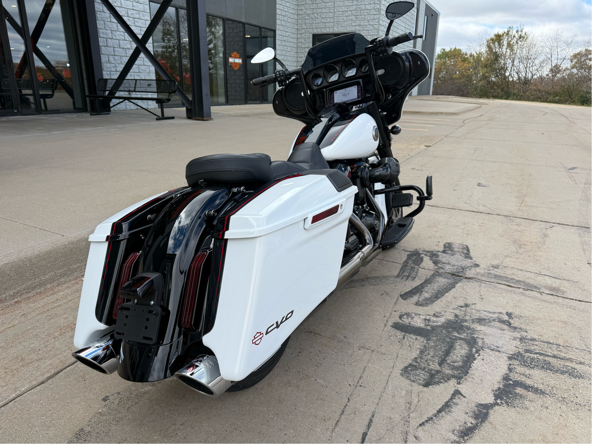 2021 Harley-Davidson CVO™ Street Glide® in Dubuque, Iowa - Photo 2