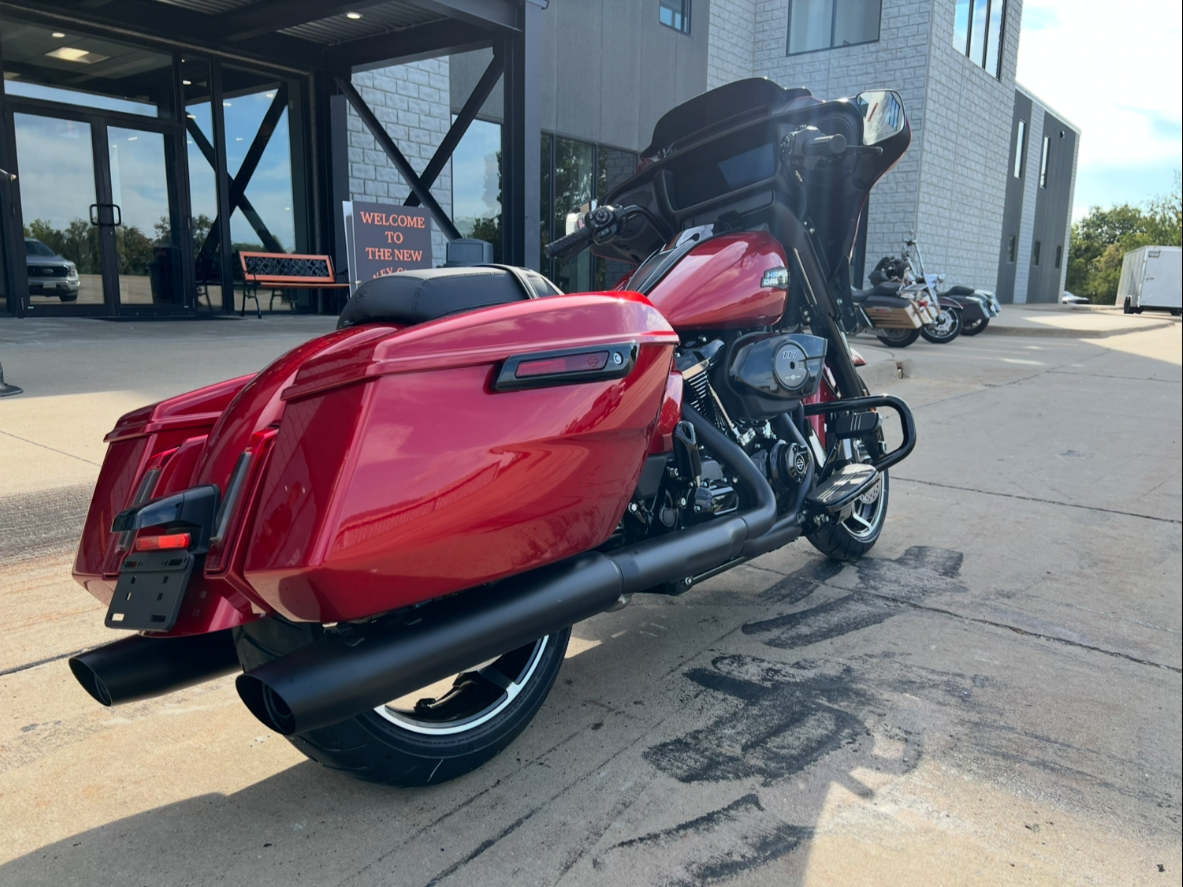 2025 Harley-Davidson Street Glide® in Dubuque, Iowa - Photo 2
