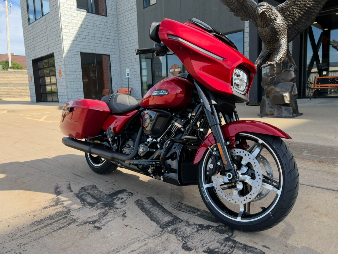 2025 Harley-Davidson Street Glide® in Dubuque, Iowa - Photo 8
