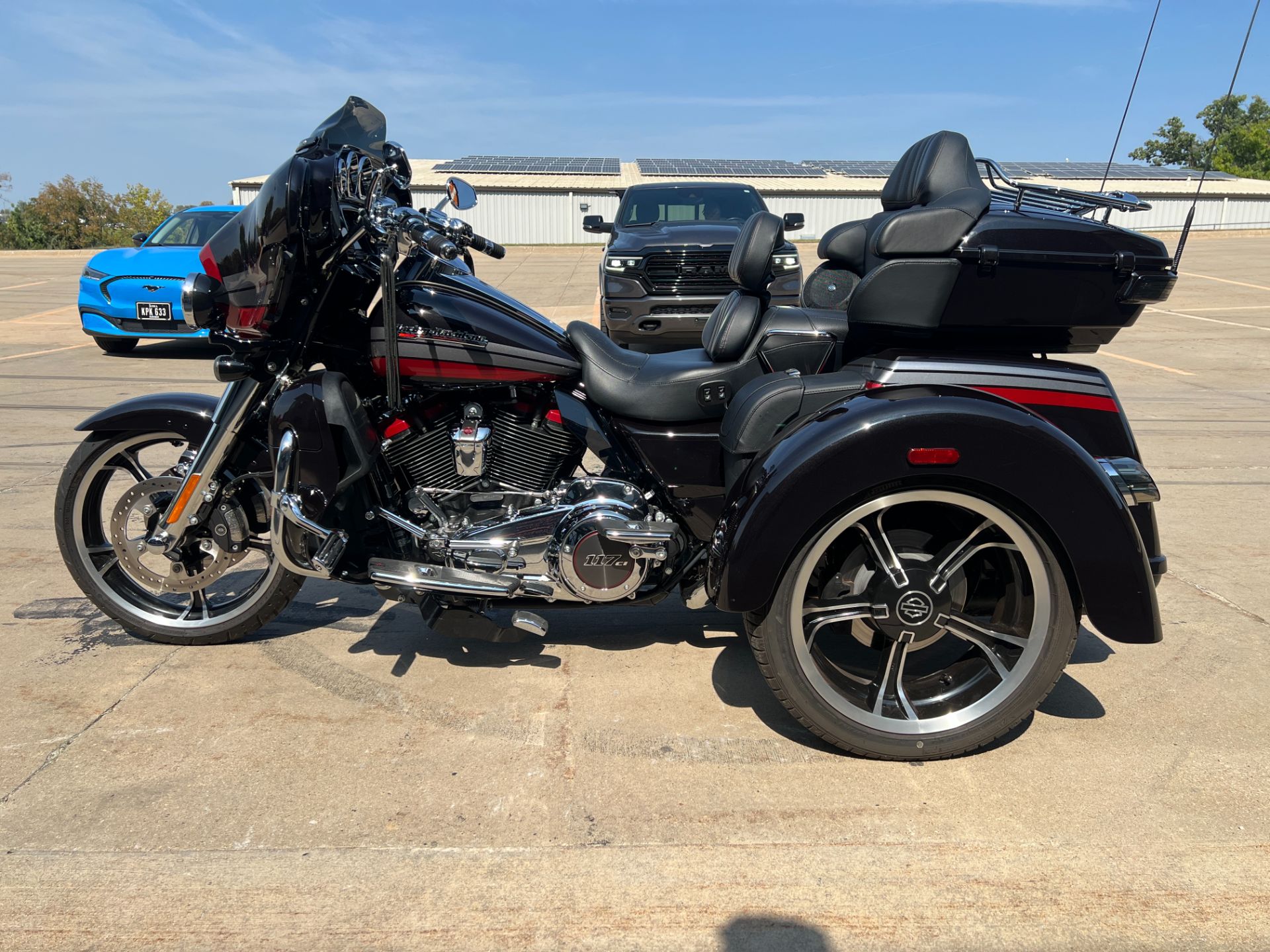 2020 Harley-Davidson CVO™ Tri Glide® in Dubuque, Iowa - Photo 5