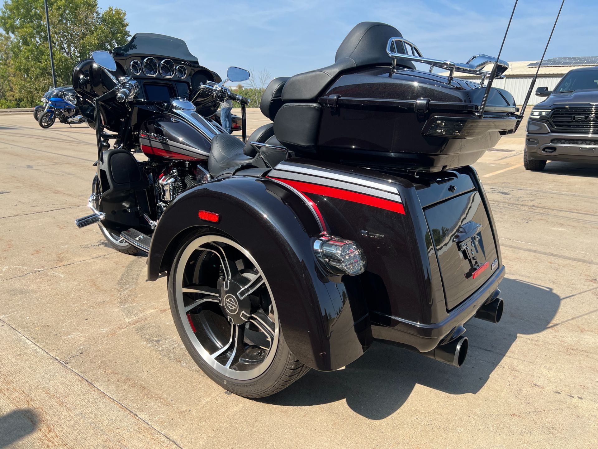 2020 Harley-Davidson CVO™ Tri Glide® in Dubuque, Iowa - Photo 4