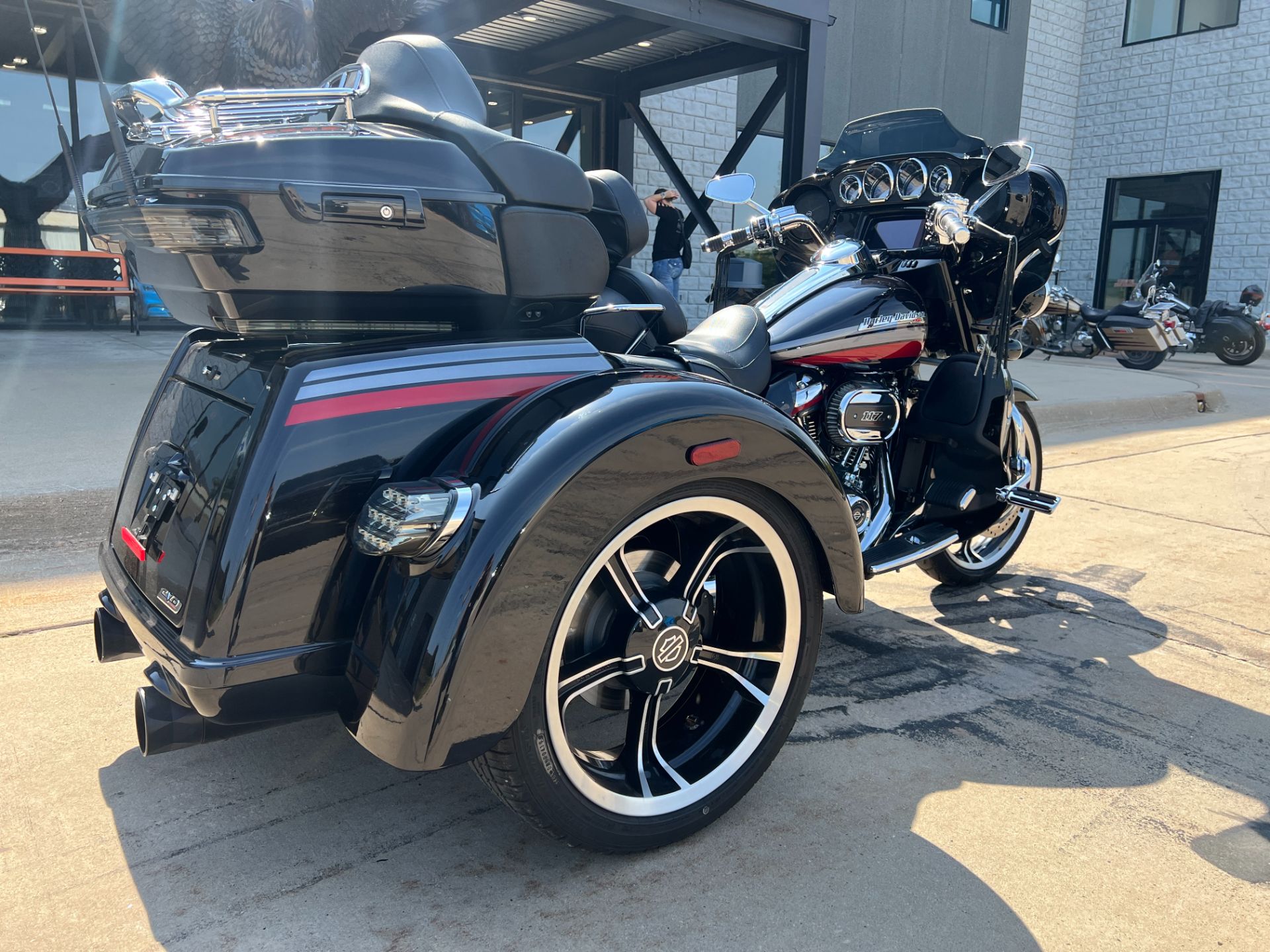 2020 Harley-Davidson CVO™ Tri Glide® in Dubuque, Iowa - Photo 2