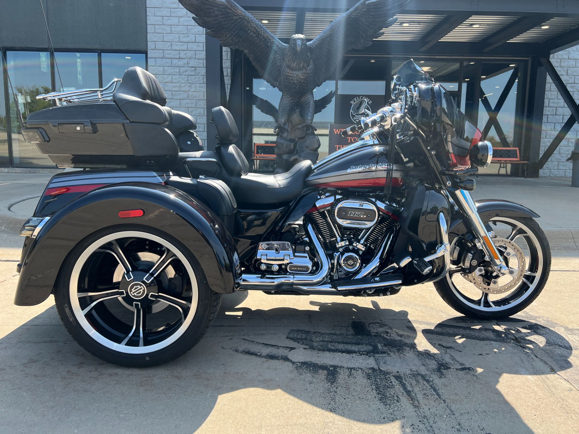 2020 Harley-Davidson CVO™ Tri Glide® in Dubuque, Iowa - Photo 1